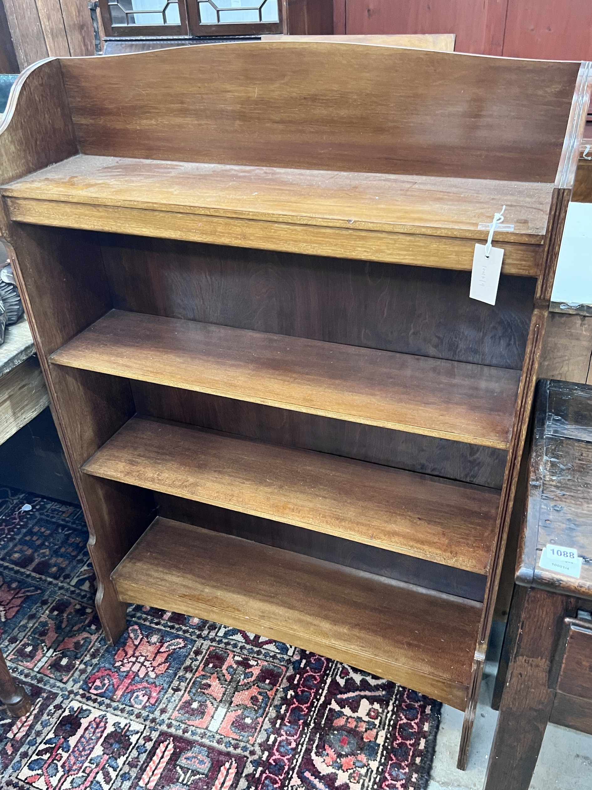 An Edwardian mahogany open bookcase, width 84cm, depth 23cm, height 123cm